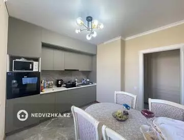 2-комнатная квартира, этаж 11 из 16, 65 м², на длительный срок