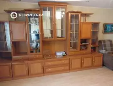 3-комнатная квартира, этаж 4 из 5, 64 м²