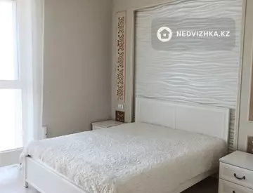 2-комнатная квартира, этаж 8 из 13, 80 м², посуточно