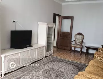 3-комнатная квартира, этаж 4 из 6, 90 м², посуточно