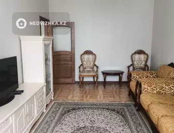 3-комнатная квартира, этаж 4 из 6, 90 м², посуточно