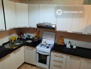 3-комнатная квартира, этаж 2 из 9, 80 м², посуточно