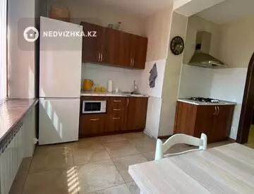 3-комнатная квартира, этаж 4 из 5, 110 м², на длительный срок