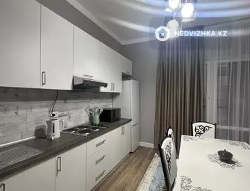 1-комнатная квартира, этаж 12 из 12, 52 м², посуточно