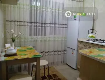 2-комнатная квартира, этаж 3 из 4, 55 м², посуточно