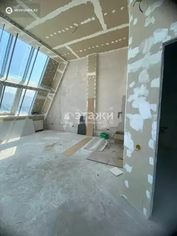 5-комнатная квартира, этаж 31 из 33, 200 м²