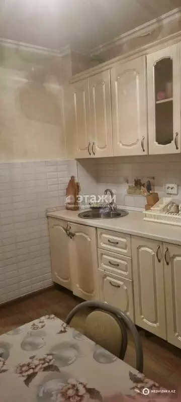 5-комнатная квартира, этаж 4 из 9, 100 м²