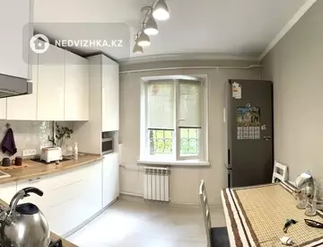 2-комнатная квартира, этаж 1 из 5, 54 м², посуточно