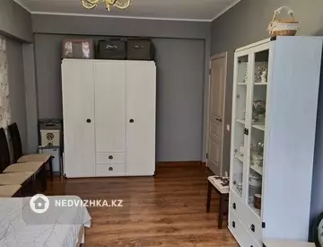 1-комнатная квартира, этаж 3 из 5, 38 м²