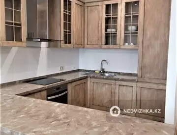 4-комнатная квартира, этаж 8 из 5, 200 м²