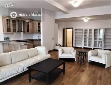 4-комнатная квартира, этаж 8 из 5, 200 м²