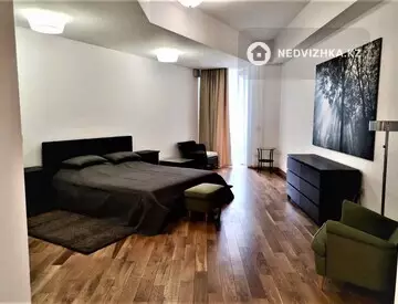 4-комнатная квартира, этаж 8 из 5, 200 м²