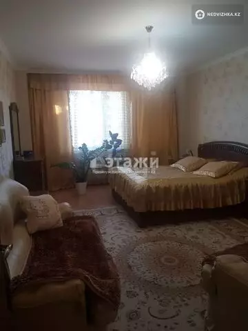 2-комнатная квартира, этаж 3 из 12, 84 м²