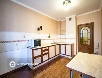 1-комнатная квартира, этаж 10 из 15, 54 м²