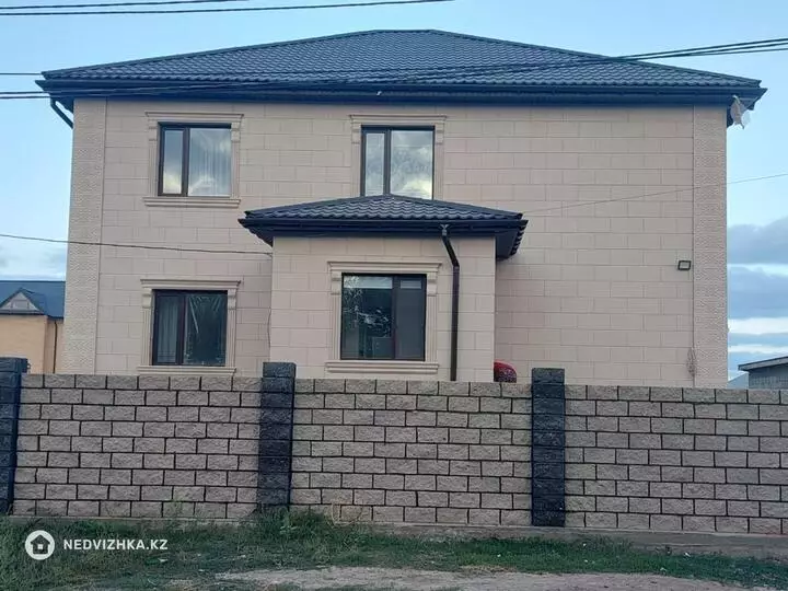 300 м², 6-комнатный дом, 10 соток, 300 м², изображение - 1