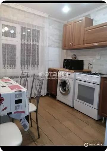 4-комнатная квартира, этаж 4 из 5, 65 м²