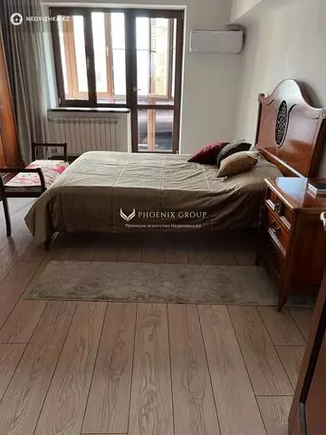 3-комнатная квартира, этаж 4 из 5, 90 м²