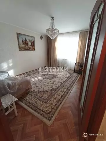 4-комнатная квартира, этаж 2 из 5, 82 м²