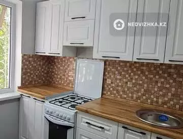 1-комнатная квартира, этаж 3 из 4, 33 м²