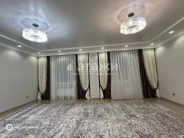 4-комнатная квартира, этаж 9 из 17, 158 м²