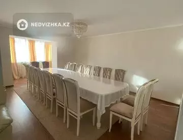 3-комнатная квартира, этаж 9 из 10, 122 м²