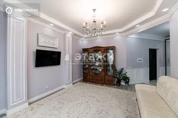 4-комнатная квартира, этаж 8 из 9, 103 м²