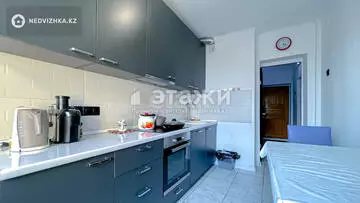 2-комнатная квартира, этаж 10 из 13, 64 м², на длительный срок