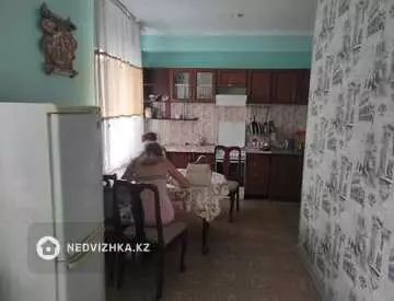 2-комнатная квартира, этаж 1 из 4, 58 м², на длительный срок