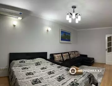 1-комнатная квартира, этаж 4 из 4, 45 м², посуточно