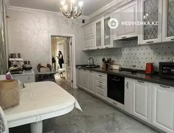 3-комнатная квартира, этаж 2 из 13, 130 м²