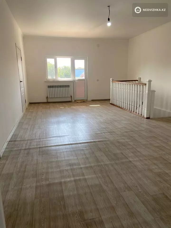 300 м², 9-комнатный дом, 6 соток, 300 м², изображение - 1