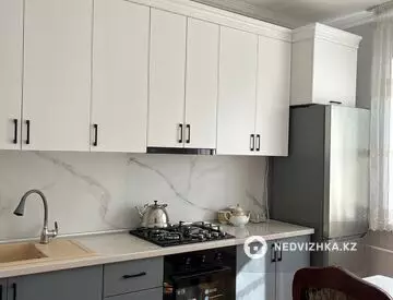 3-комнатная квартира, этаж 4 из 5, 78 м², на длительный срок