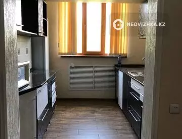 2-комнатная квартира, этаж 3 из 12, 50 м², посуточно