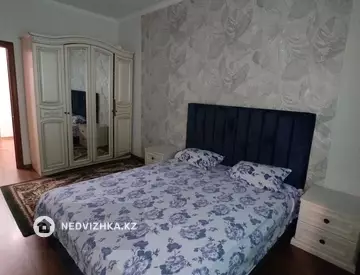 2-комнатная квартира, этаж 15 из 20, 80 м², посуточно