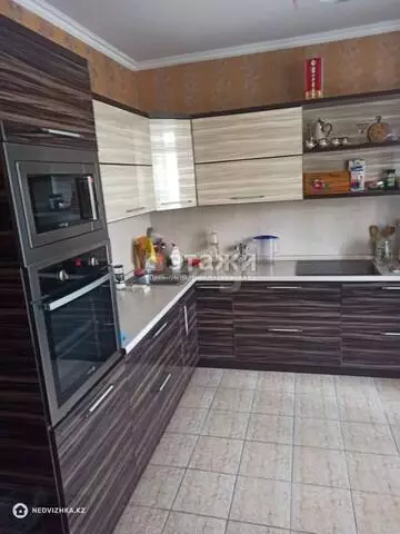 3-комнатная квартира, этаж 10 из 13, 106 м²