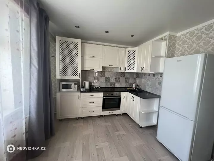 80 м², 2-комнатная квартира, этаж 5 из 10, 80 м², посуточно, изображение - 1