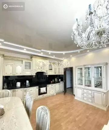 4-комнатная квартира, этаж 8 из 21, 130 м²