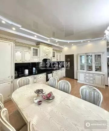 4-комнатная квартира, этаж 8 из 21, 130 м²