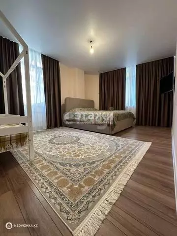 3-комнатная квартира, этаж 3 из 18, 102 м²