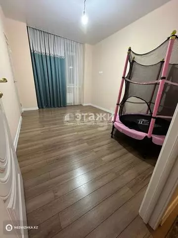 3-комнатная квартира, этаж 3 из 18, 102 м²