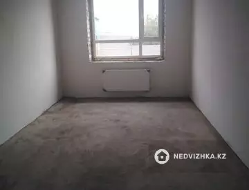 1-комнатная квартира, этаж 1 из 12, 42 м²