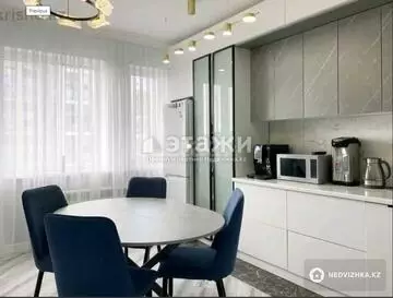 3-комнатная квартира, этаж 10 из 24, 90 м²