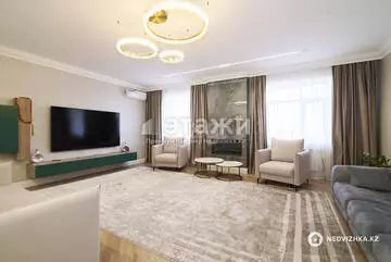 5-комнатная квартира, этаж 7 из 8, 180 м²