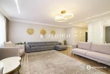 5-комнатная квартира, этаж 7 из 8, 180 м²