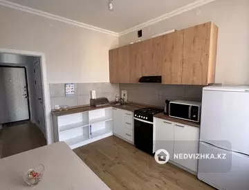 37 м², 1-комнатная квартира, этаж 6 из 9, 37 м², посуточно, изображение - 0