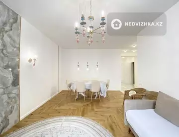 4-комнатная квартира, этаж 8 из 10, 97 м²