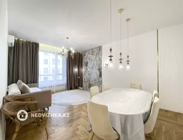 4-комнатная квартира, этаж 8 из 10, 97 м²