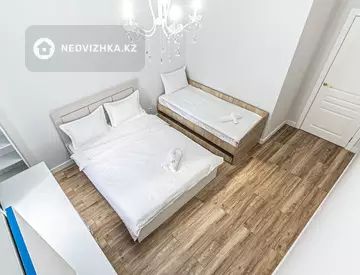 2-комнатная квартира, этаж 1 из 12, 90 м², посуточно