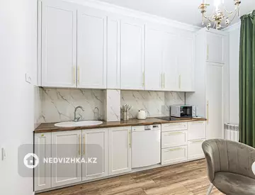 2-комнатная квартира, этаж 1 из 12, 90 м², посуточно