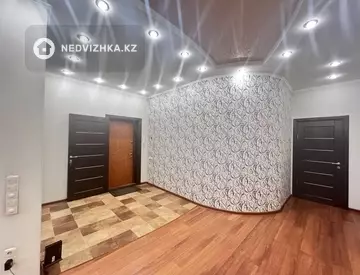 3-комнатная квартира, этаж 6 из 10, 130 м², на длительный срок